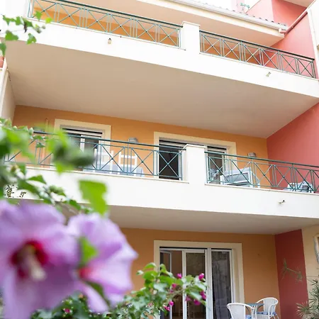 Solari Hill Maisonette Two Private Parking *