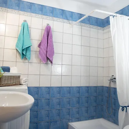 Solari Hill Maisonette Two Private Parking Апартаменты