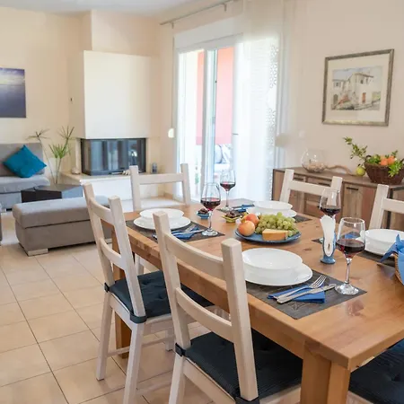 Апартаменты Solari Hill Maisonette Two Private Parking