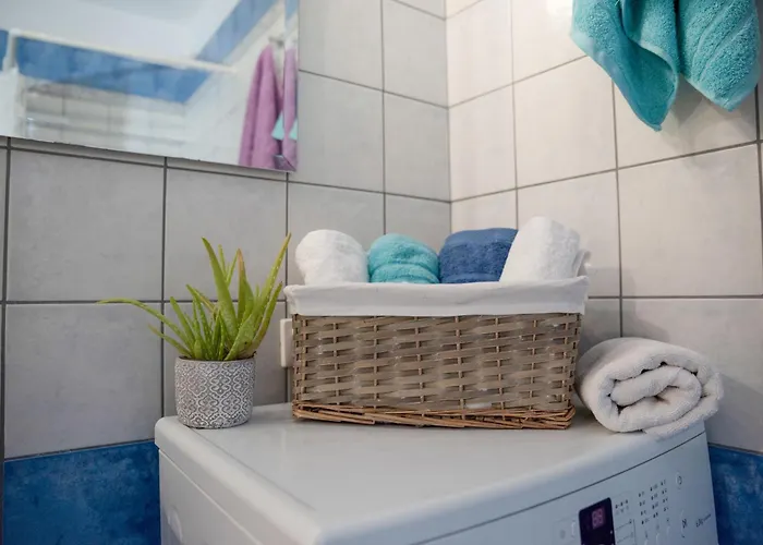 Solari Hill Maisonette Two Private Parking Apartment