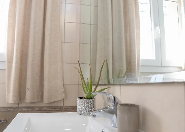 Solari Hill Maisonette Two Private Parking * Alepou