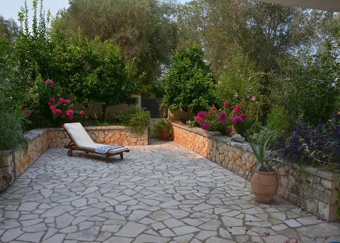 Solari Hill Maisonette Two Private Parking