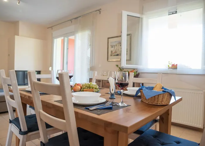 Solari Hill Maisonette Two Private Parking Apartment *