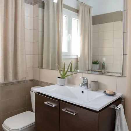 Solari Hill Maisonette Two Private Parking * Alepou