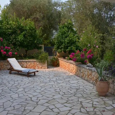 Solari Hill Maisonette Two Private Parking