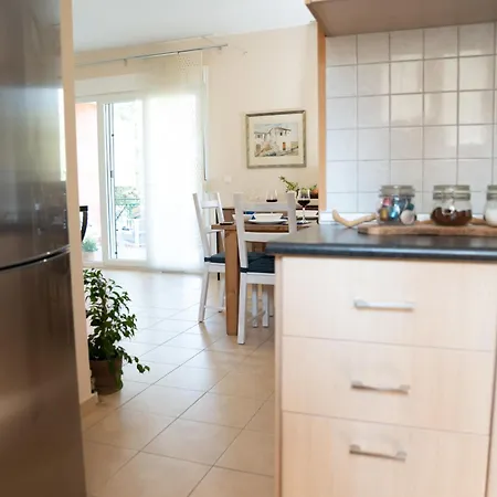 Solari Hill Maisonette Two Private Parking Apartamento