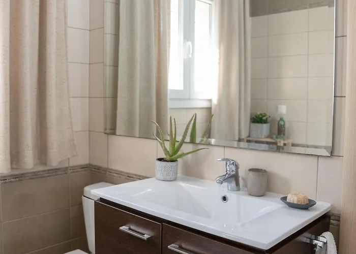 Solari Hill Maisonette Two Private Parking * Alepou