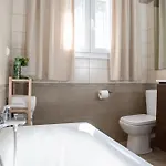 Solari Hill Maisonette Two Private Parking *