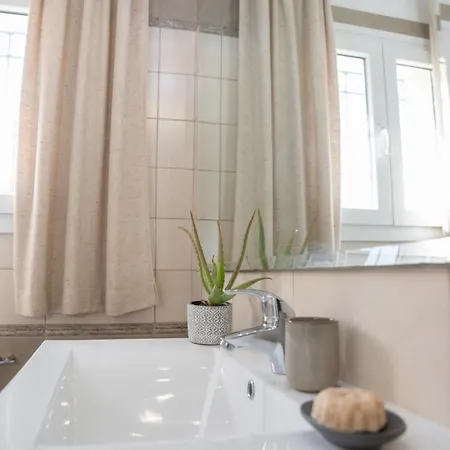 Solari Hill Maisonette Two Private Parking * Alepou