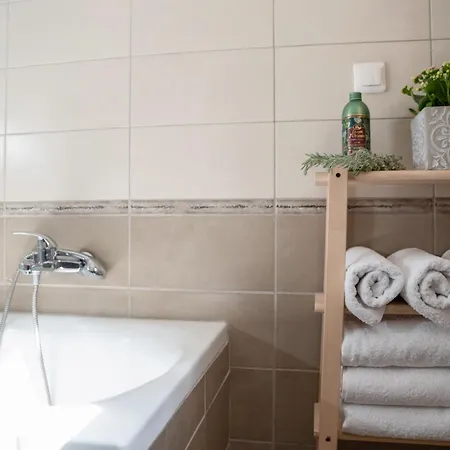 Solari Hill Maisonette Two Private Parking Alepou